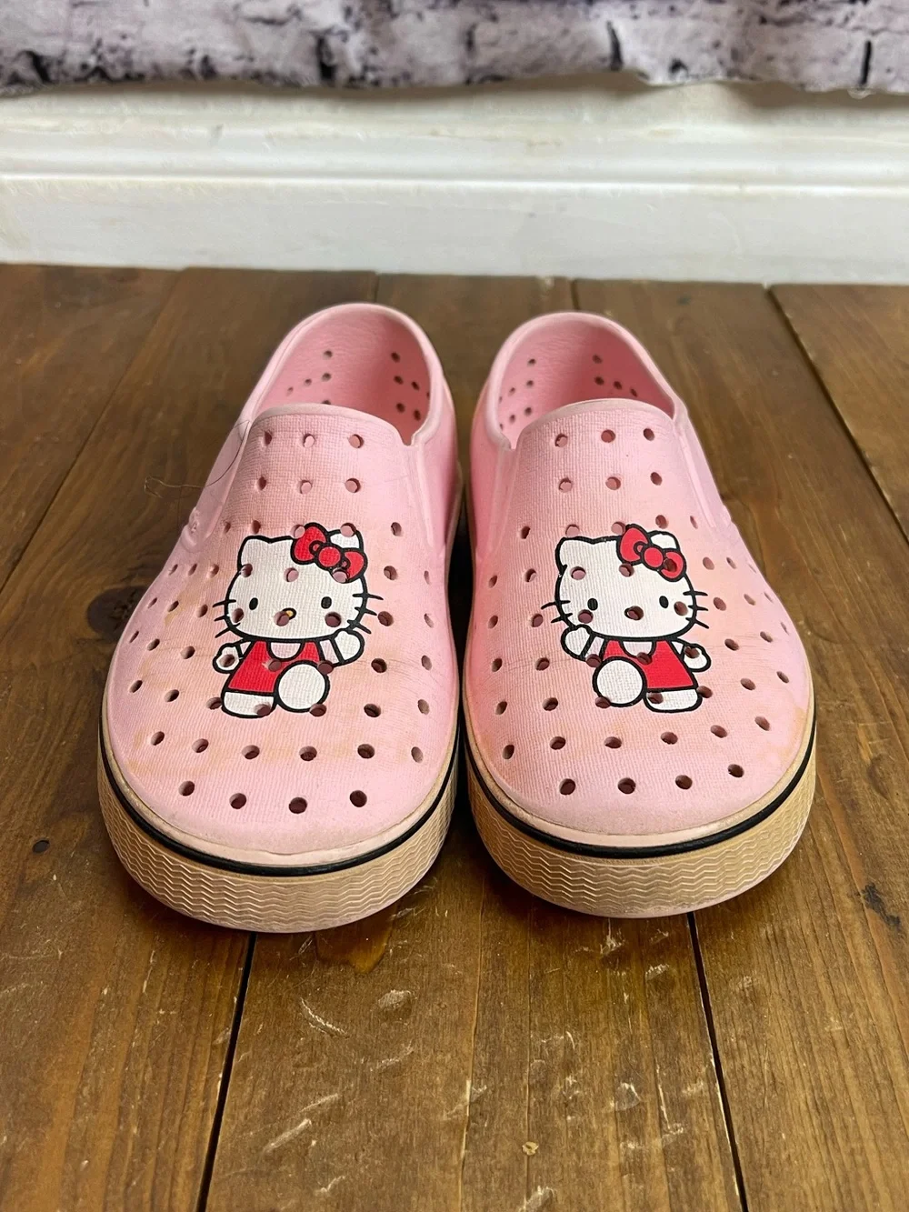 Native shoes size 12 hello kitty pink miles foam sneakers